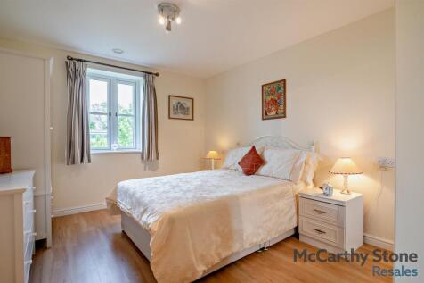 Double Bedroom: