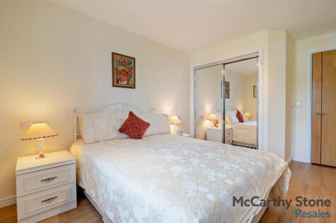 Double Bedroom: