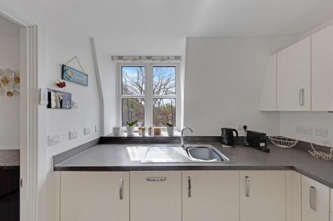 14-4ce8PFMSC 27 Ceasars Place -52-medium.jpg
