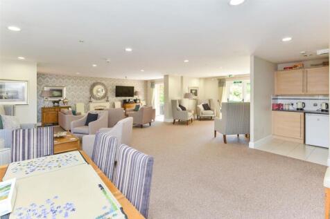 Homeowners lounge &amp; kitchenette.jpg