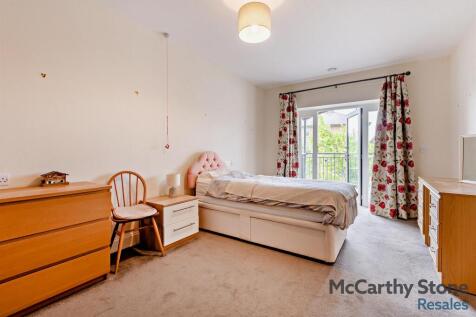Double Bedroom: