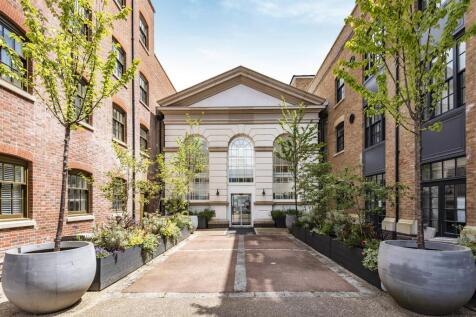 Bowes Lyon Court