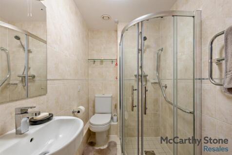 Guest Shower Room/WC