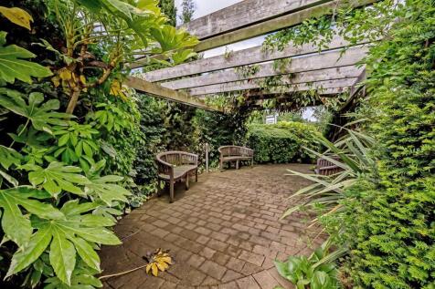 05-275fJPH-83517-11 landmark Place-9-medium.jpg