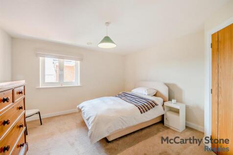 Double Bedroom:
