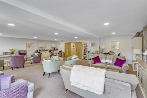 Homeowners Lounge