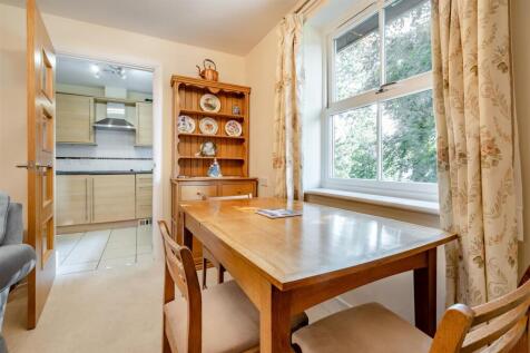 8657700-interior21.jpg