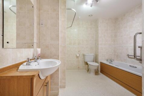 8657700-interior17.jpg