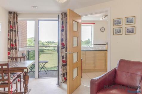 10_balcony_and_kitchen.jpg