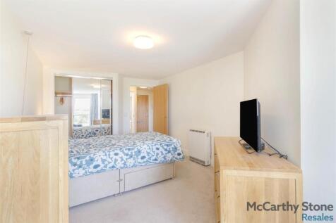 24_bedroom.jpg