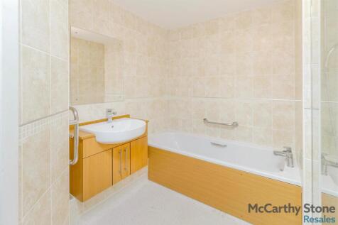 20_bathroom.jpg