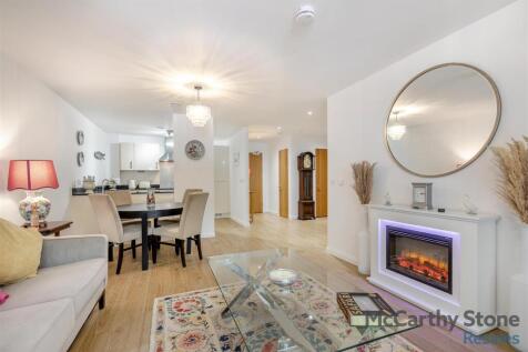 8659834-interior18.jpg