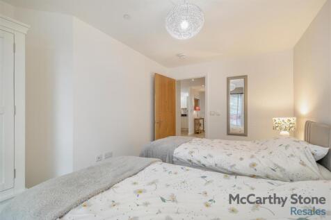 8659834-interior14.jpg