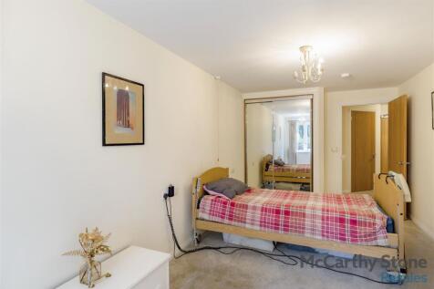 8660856-interior10.jpg