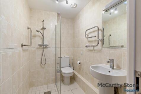 Shower Room: