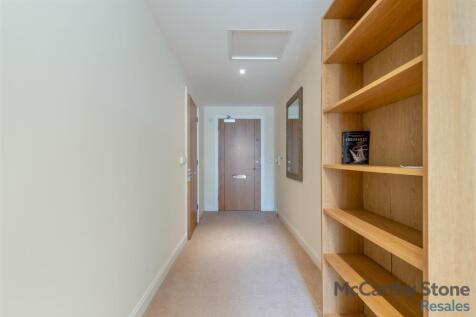 8661283-interior10.jpg