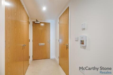 8661101-interior13.jpg