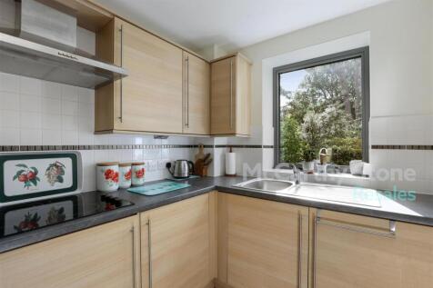 06-cc74CT_MCS_Flat 32 Jenner Court_09 (3)-logo.JPG