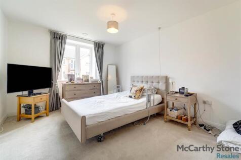 bedroomshot1.jpg