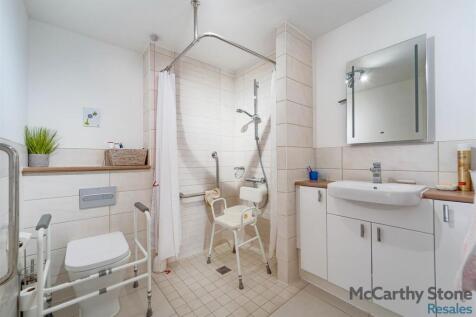 bathroomshot1.jpg