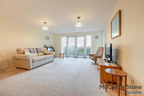 Open Plan Living Room/Kitchen