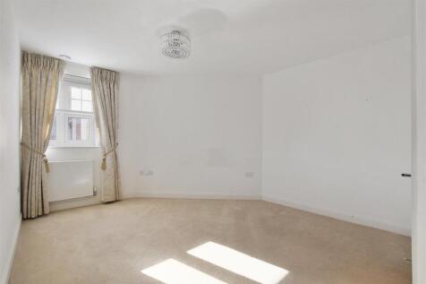 01-f363GCMCS - 28 Mountbatten House - Bedroom 2 -O