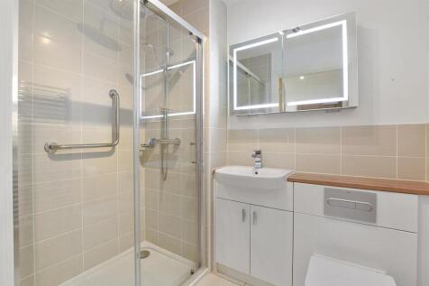 13-75b2GCMCS - 28 Mountbatten House - Shower -Orig