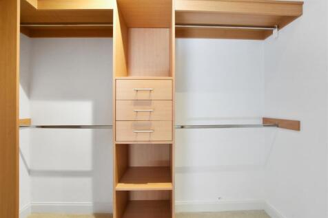 15-0fdbGCMCS - 28 Mountbatten House - wardrobe-Ori