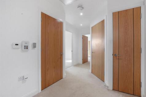 08-24f8GCMCS - 28 Mountbatten House - Hall -Origin