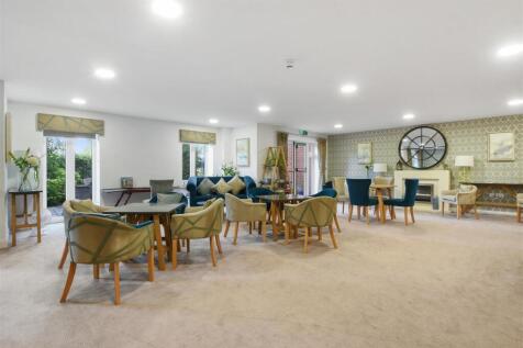 04-2a07GCMCS - 28 Mountbatten House - Comm Lounge 