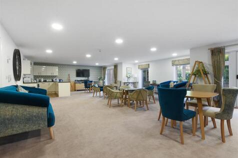 05-c738GCMCS - 28 Mountbatten House - Commlounge 2