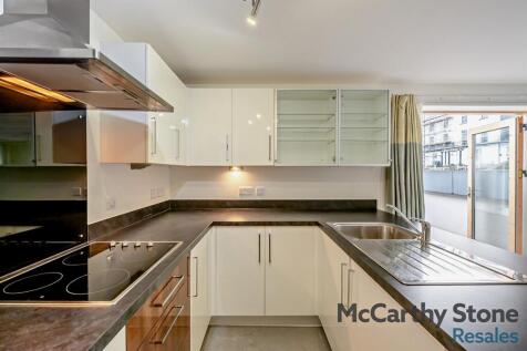 Open Plan Living Room/Kitchen