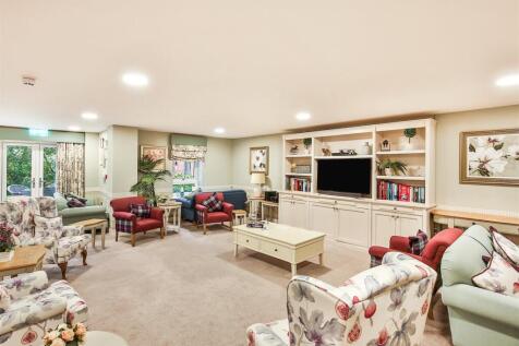 Daisy Hill Court communal lounge.jpg