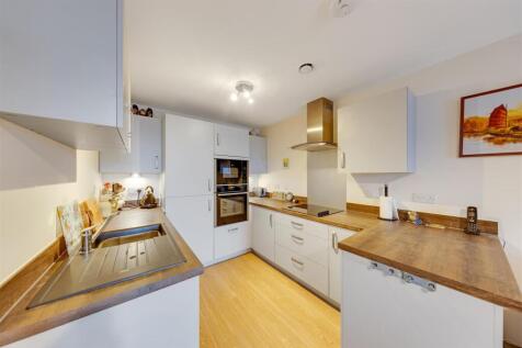 14-701ePFMCS - 8 Roslin Place-49.jpg