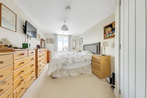 19-7642PFMCS - 8 Roslin Place-4.jpg