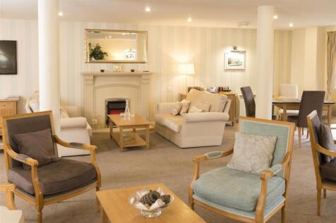 Malpas Court communal lounge.jpg