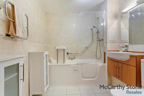 En-Suite Bathroom
