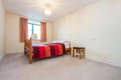 Bedroom..jpg