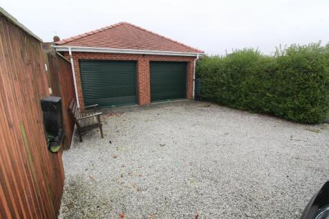 DOUBLE GARAGE 