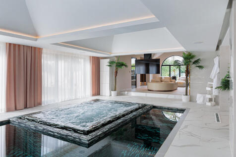 mere_hall_42