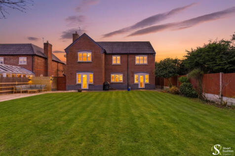 9 The Courtyard-4...