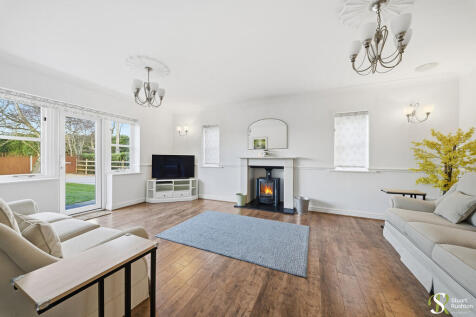 9 The Courtyard-3...