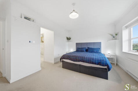 9 The Courtyard-1...