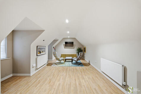 9 The Courtyard-2...