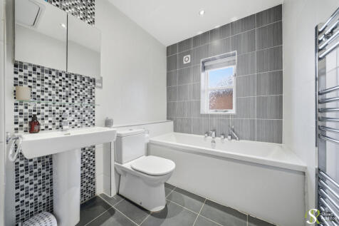 9 The Courtyard-1...