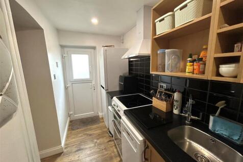 Kitchen Cont.jpg