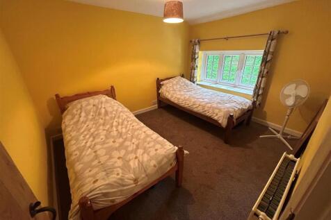 Bed 2.jpg