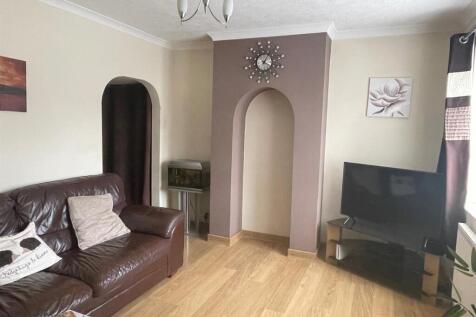 Living Room - 47 Eastfield Road.jpg