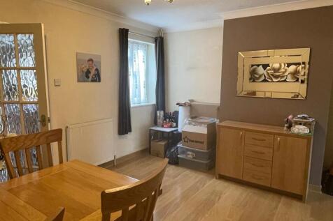Dining Room - 47 Eastfield Road.jpg
