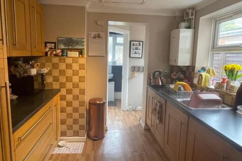 Kitchen - 47 Eastfield Road.jpg
